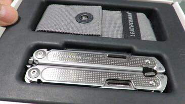 Мультиінструмент Leatherman Free P4, нейлоновий чохол