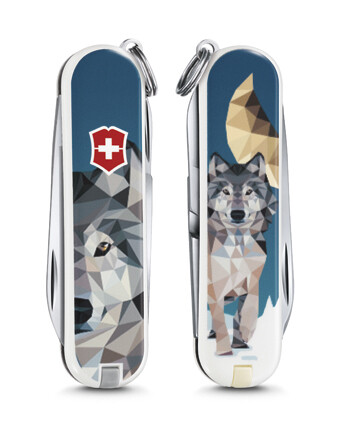 Ніж Victorinox Сlassic "The Wolf is coming home". Фото 2