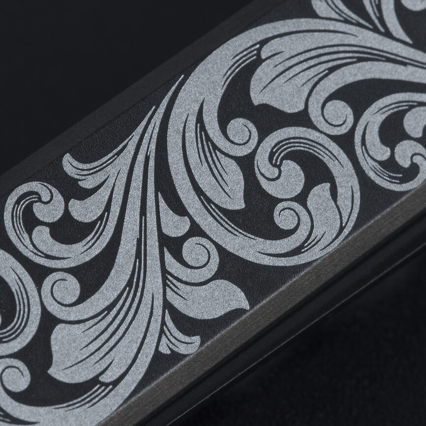 Ніж Ocaso "Solstice", Engraved titanium Scroll Pattern, Black. Фото 2