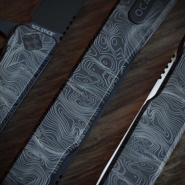 ж Ocaso "Solstice", Engraved titanium Topo Pattern, Black